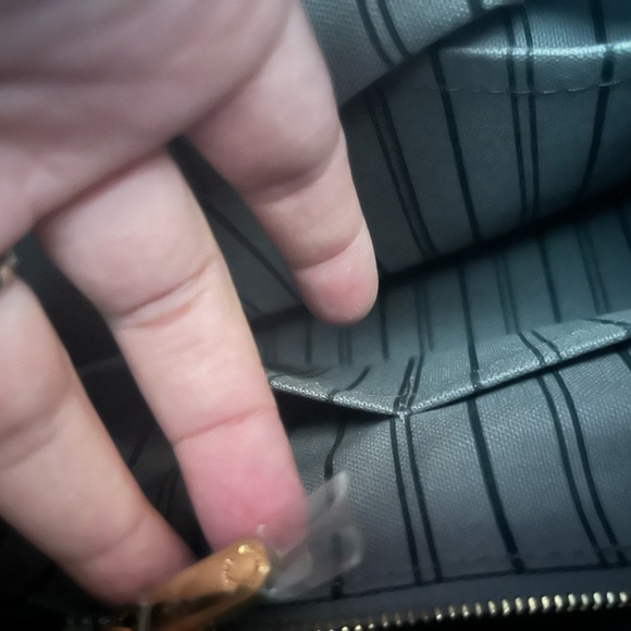 Pristine condition all black authentic Louis Vuitton leather Artsy - Picture 10 of 13